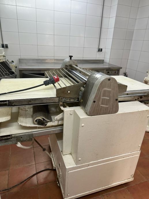 Pekarska oprema komplet strojevi peć mikser laminator djelilica