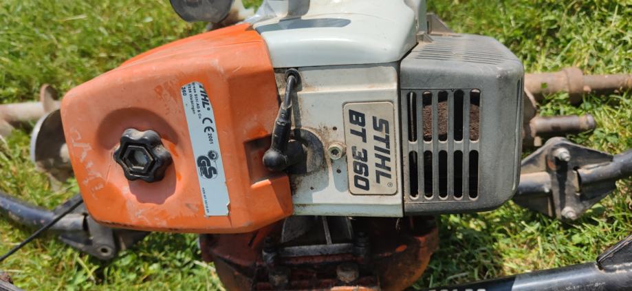 Stihl BT 360 bušac rupa s dva stvrdla ispravno i malo korišteno