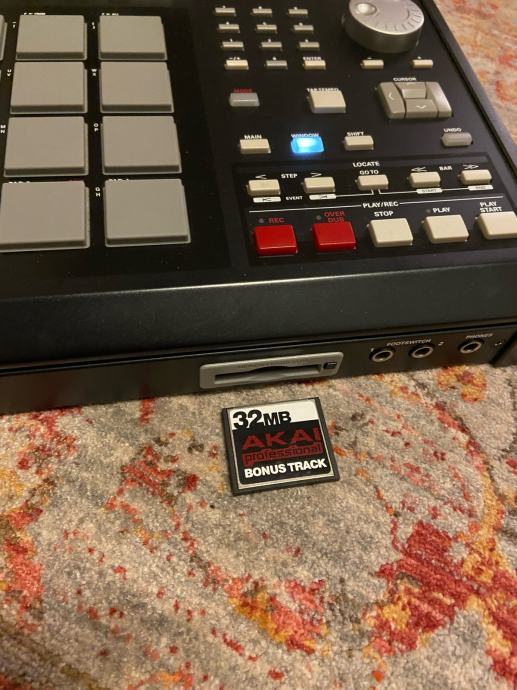 AKAI MPC 2500