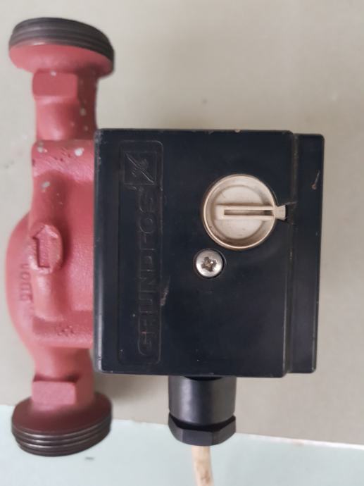 Grundfos Pumpa UPS 25 60 180