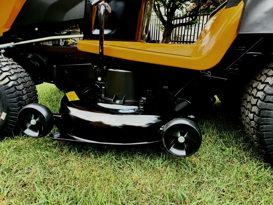 NOVA Traktor Kosilica Cub Cadet XT2 Dostupno Garancija Dostava