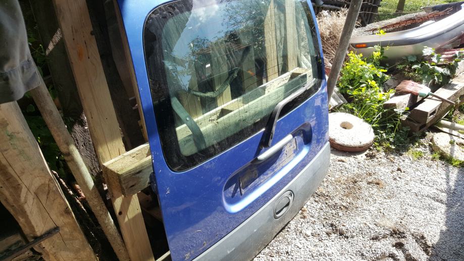 Renault Kangoo Zadnja Hauba Sa Staklom