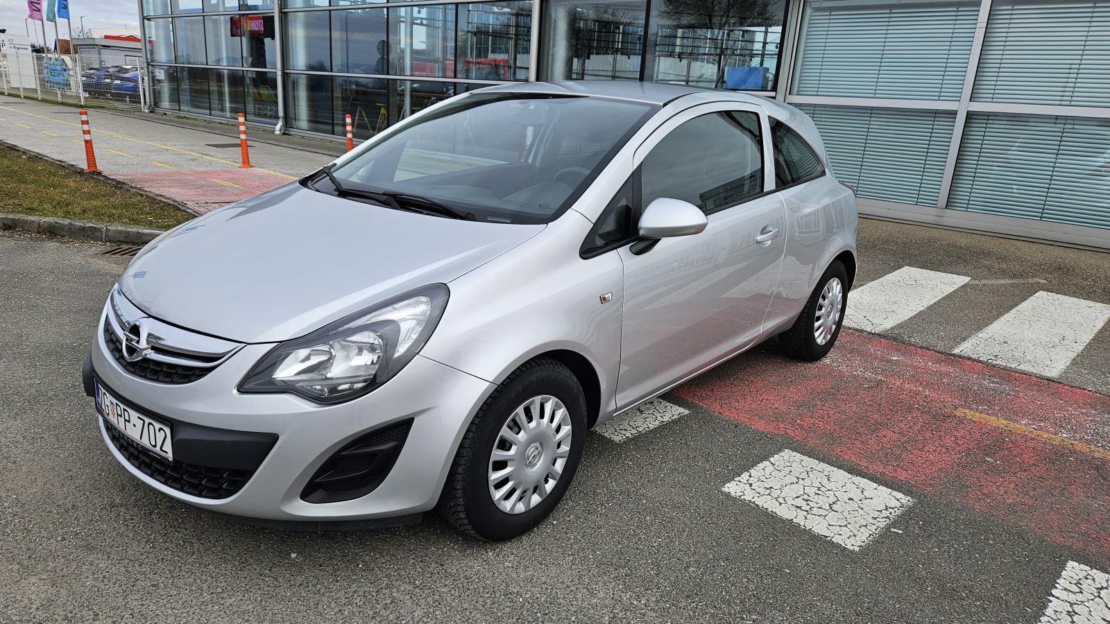 OPEL CORSA 1 2 BENZIN 2015 GOD 88000KM IZUZETNO UREDAN I OČUVAN