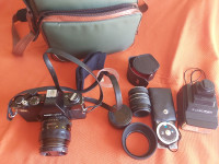 35mm SLR analogni fotoaparat na 36x24mm film sa objektivom i poklopcem
