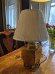 Antikna lampa sa američkog juga, nepoznatog porijekla