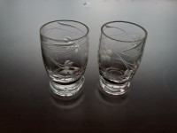 Stare čašice za žestoka pića od brušenog kristala