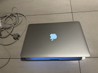 Laptop Apple macbook Air A1466,Intel Core i5,punjac,baterija odlicna !