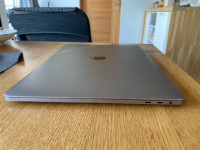 Macbook Pro 15" 2018/2019 6C - i7 | 16 GB RAM |  500gb SSD | 560x 4GB