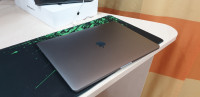 MacBook Pro 15" - Core i7 2,6 GHz; 32GB RAM; 1 TB SSD; 4GB Radeon Pro