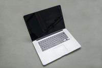 MacBook Pro 15" Early 2015 Retina i7/16GB/512GB/Dual Graphics