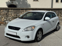 KIA CEE’D 1,4 LX FRESH •• REGISTRIRANA GODINU DANA, ATESTIRAN PLIN ••