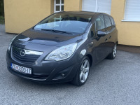 Opel Meriva 1,4 Turbo, parkirni senzori, ugrađena priprema za kuku