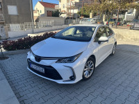 Toyota Corolla Sedan 1,5 VVT-i, 28180km, 2022, Kamera, Parking senzori