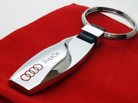 Audi privjesak Audi privjesak metalni novo