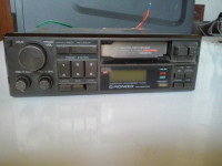 Auto radiokasetofon Pioneer