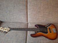 Bass Gitara- Marcus Miller V3 2. Generacija