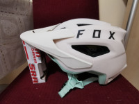 FOX KACIGA vel M 55-59cm