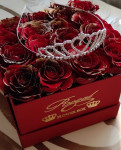 Flower box sa svježim ružama