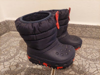 Crocs Classic Neo Puff Boot vel. 22-23 (C6) + Clogs na poklon