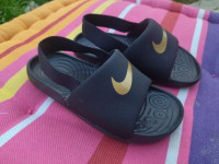 Nike dječje sandale, crne, br. 26, u odličnom stanju