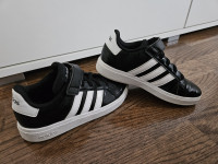 Adidas crne tenisice 30br & Champion bijele tenisice 29br