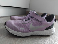 Nike tenisice br.34