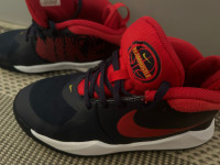 NIKE TENISICE TEAMHUSTLE BR. 36.5