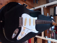 FENDER STRATOCASTER STANDARD MIM 2013