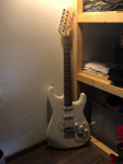 Squier by Fender Stratocaster električna gitara