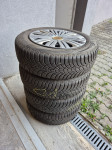 zimske gume Goodyear Ultragrip 9 s čeličnim felgama i Seat ratkapama