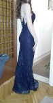 Duga modra svečana haljina