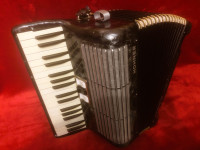 HOHNER Arieta I M 72 bas, 2/4 glasna 3 registra, kao nova, SERVISIRANA