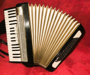 HOHNER LUCIJA III, 96 basova, 5+3 registara, SERVISIRANA