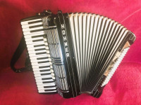 Hohner Morino IV N, kabinka 2+2, 11prim + 5 bas registara, SERVISIRANA