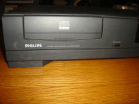 PHILIPS CDI 210 PLAYER PRODAJEM