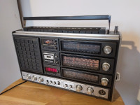 Grundig satelitski radio