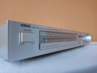 Yamaha T-320 analogni tuner