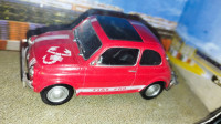 Diecast model Fiat 500 Abarth crveni 1:43 Carararma