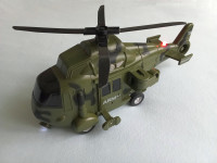 VOJNI HELIKOPTER sa baterijom, igračka model maketa cca 28 x 14 cm