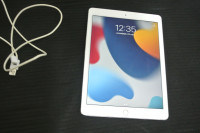 Apple iPad Air 2,64gb,2gb ram,ekran 9,7",ispravno sa punjacem,hr meni