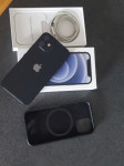 iPhone mini 12 Apple sa  zaštitnom maskom i kabelom tip C