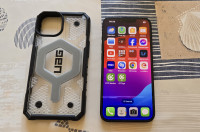 iPhone 14 128gb crni, uag maskica