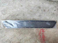 BMW 3 E90 E91 rešetka/grill prednjeg branika, srednja, nova, orig. 30€