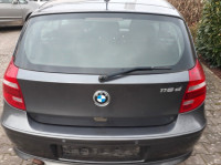 BMW E81 ZADNJA HAUBA SA STAKLOM