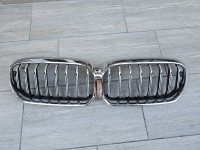 BMW G30 G31 G38 LCI PREDNJA MASKA / BUBREZI / GRILL OE BMW