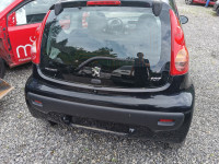 peugeot 107 zadnja hauba i zadnji branik