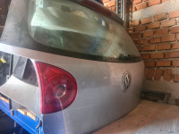 Vw golf 5. Zadnja hauba sa staklom