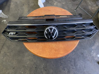 VW t-roc maska r-line maska sa znakom #641