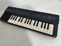 Klavijature Yamaha portasound PSS-130,sa adapterom,potpuno ispravno