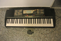 Klavijature Yamaha PSR-225,potpuno ispravno,5 oktava,61 tipka,LCD!